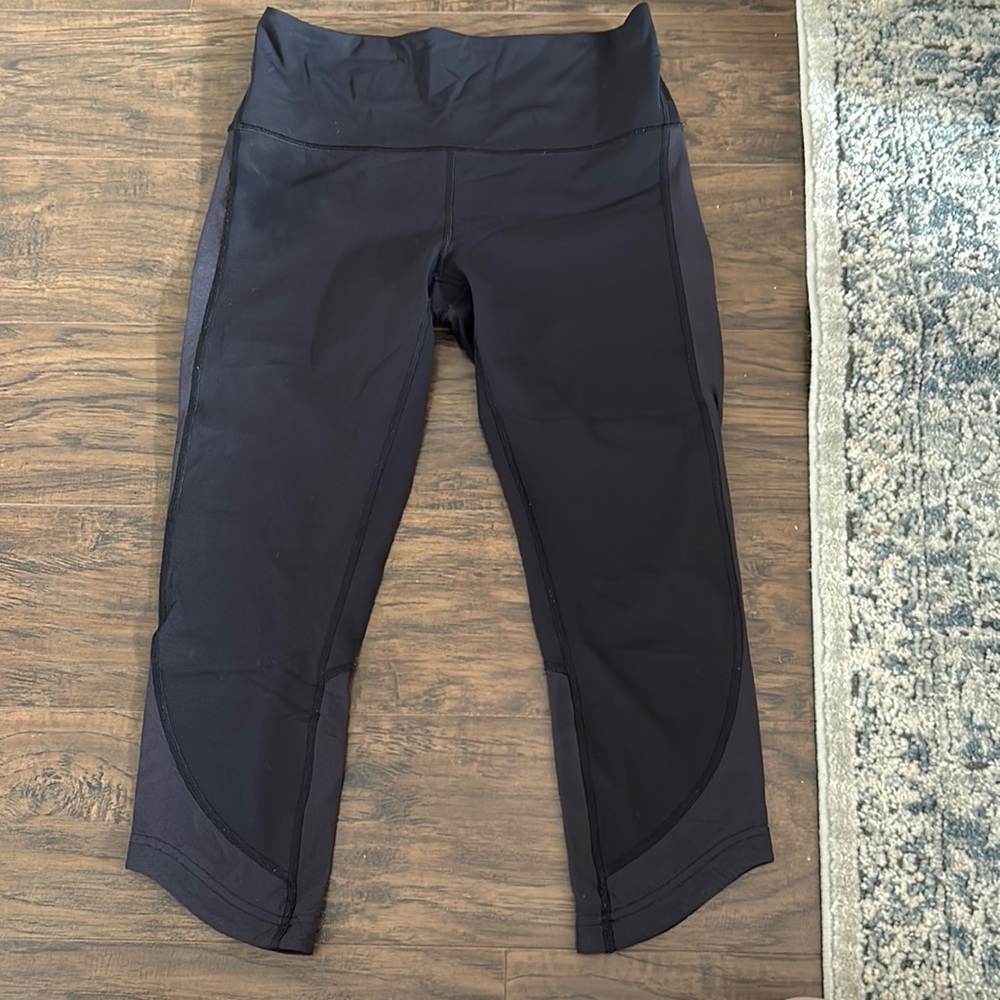 Lululemon black capri work out leggings size 8